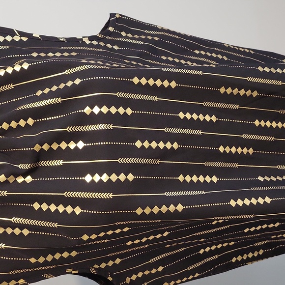 Sleeveless top with smocked neck - Picture 6 of 12